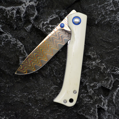 Damascus Steel Folding Knife – Chevron Pattern Blade & Bone Handle
