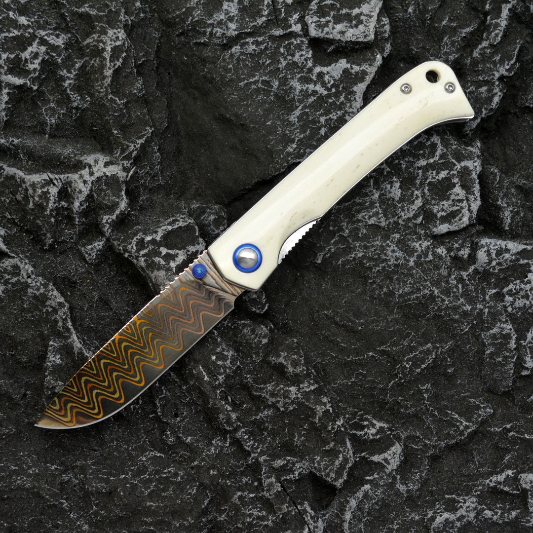 Damascus Steel Folding Knife – Chevron Pattern Blade & Bone Handle