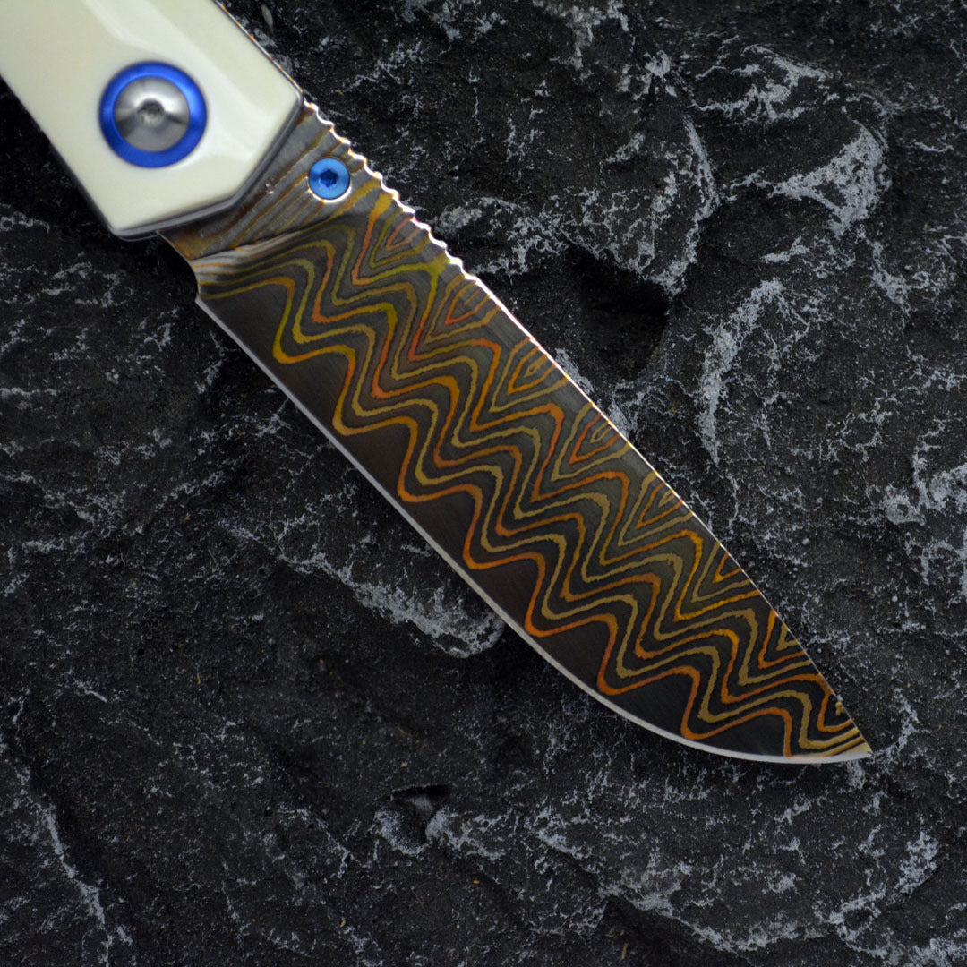 Damascus Steel Folding Knife – Chevron Pattern Blade & Bone Handle