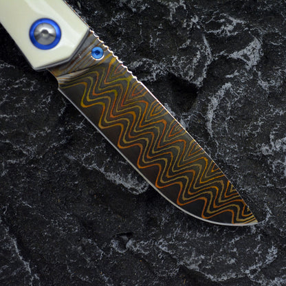 Damascus Steel Folding Knife – Chevron Pattern Blade & Bone Handle
